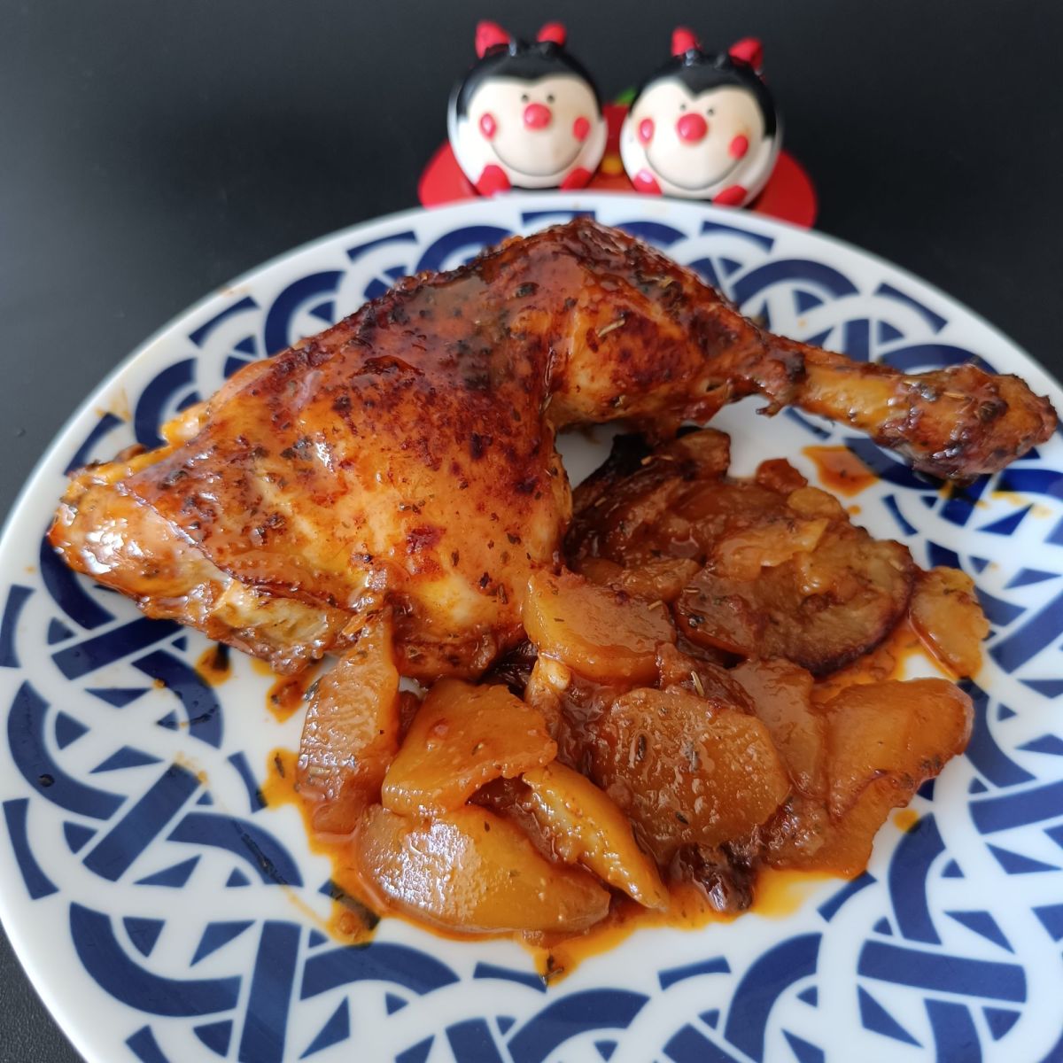 Pollo al horno con patatas al&nbsp;pimentón